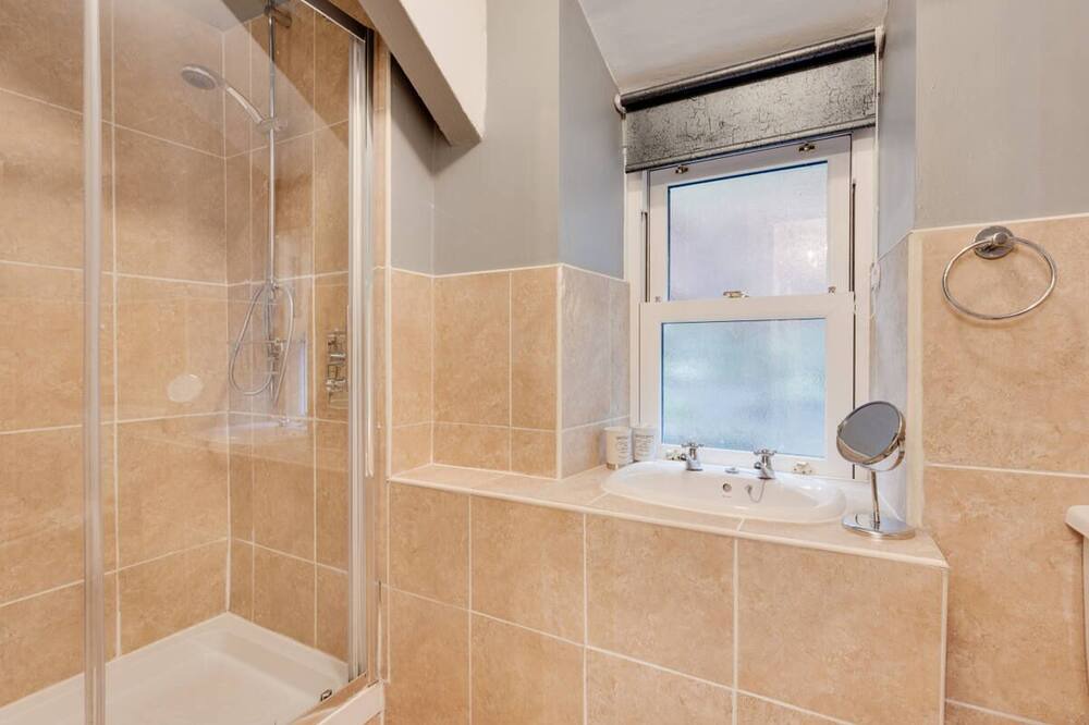 Photo of Bathroom in Capel Garmon