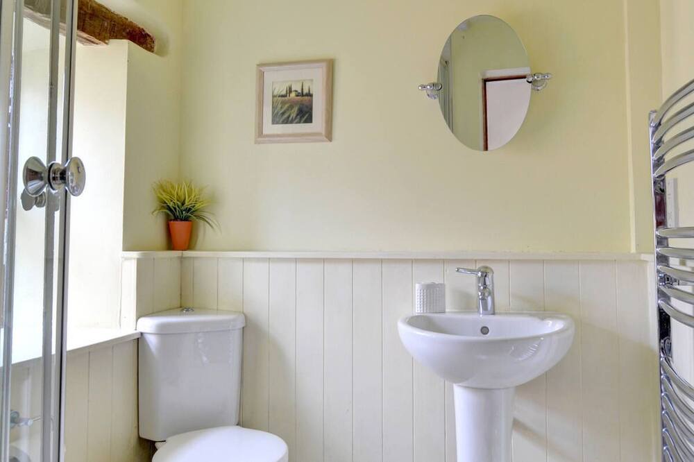 Photo of Bathroom in Llanerchymedd