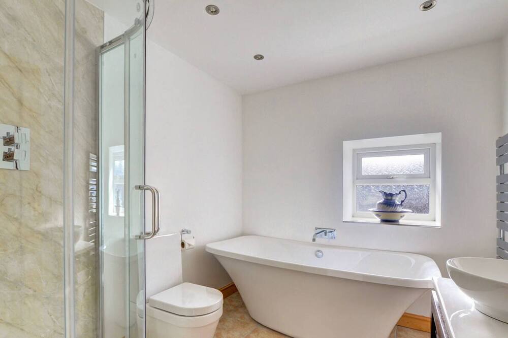 Photo of Bathroom in Derwenlas