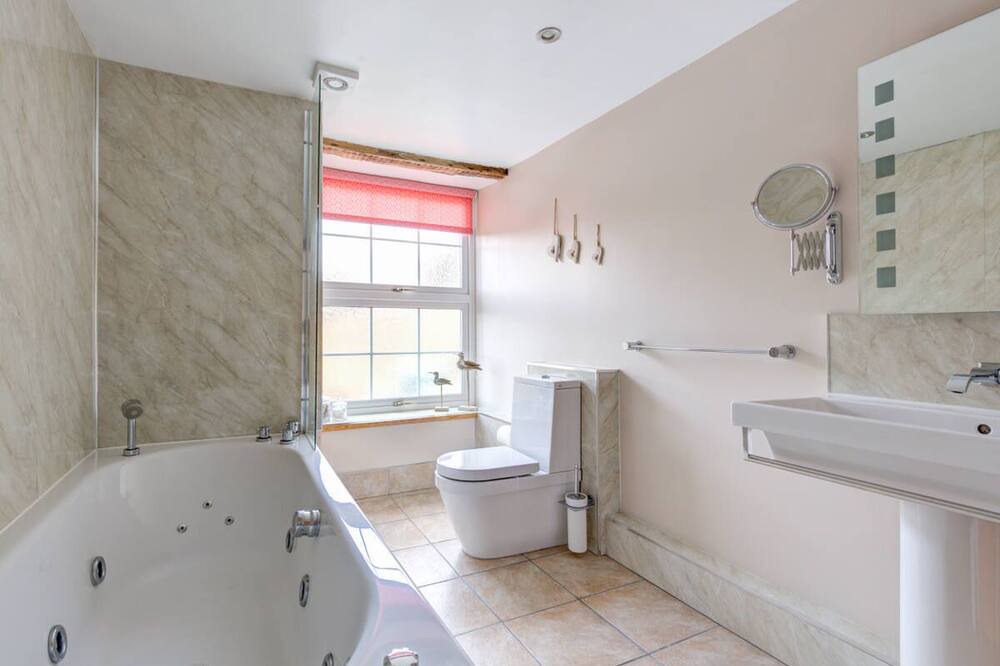 Photo of Bathroom in Derwenlas