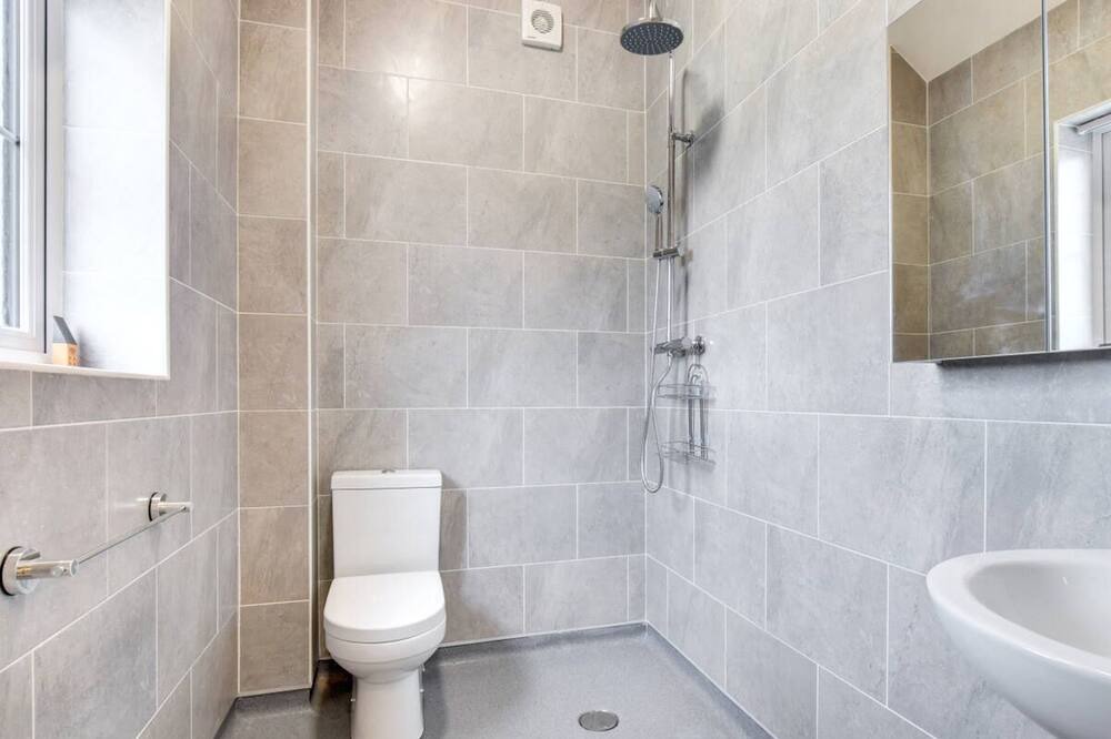 Photo of Bathroom in Llansantffraed