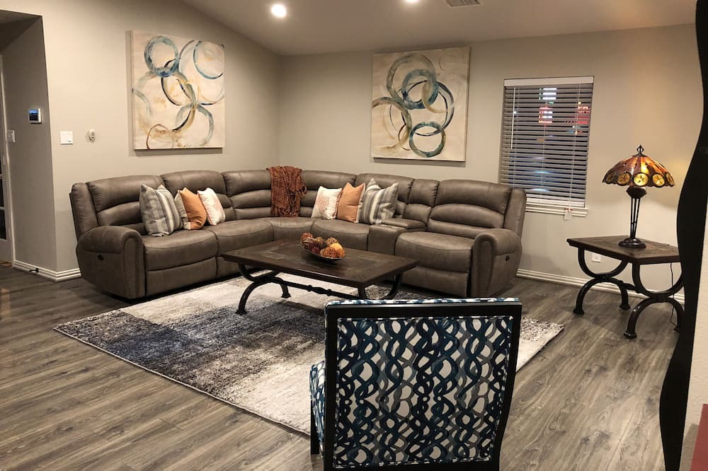 Photo of Livingroom in DeSoto