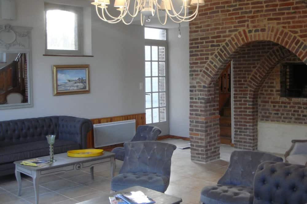 Photo of Livingroom in Aigneville