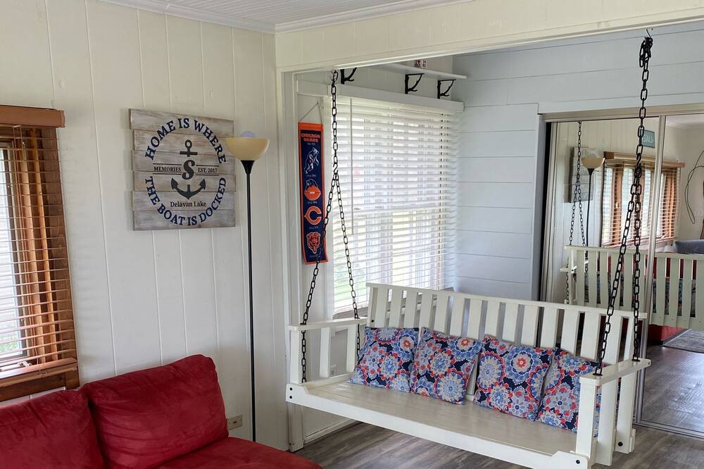 Photo of Livingroom in Delavan Lake