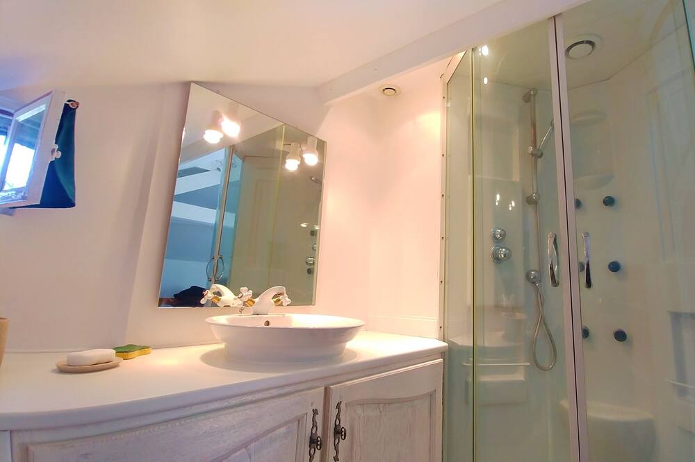 Photo of Bathroom in Tours
