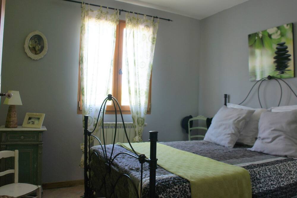 Photo of Bedroom in Roquemaure