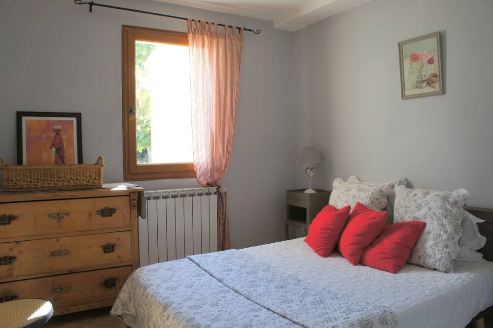 Photo of Bedroom in Roquemaure