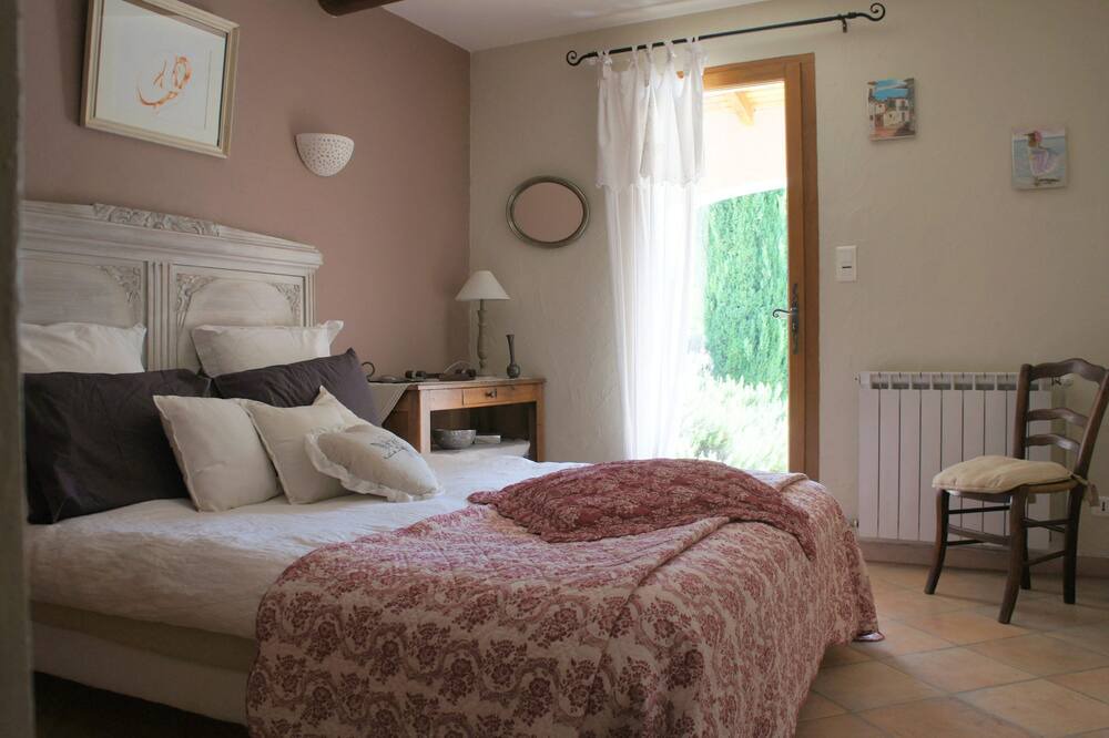Photo of Bedroom in Roquemaure