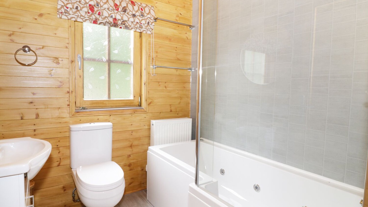 Photo of Bathroom in Saxmundham