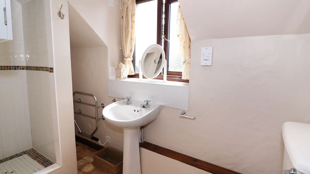 Photo of Bathroom in Llanidloes