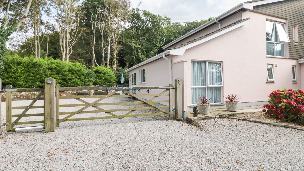 Photo of Buildings in Saint Erth Praze
