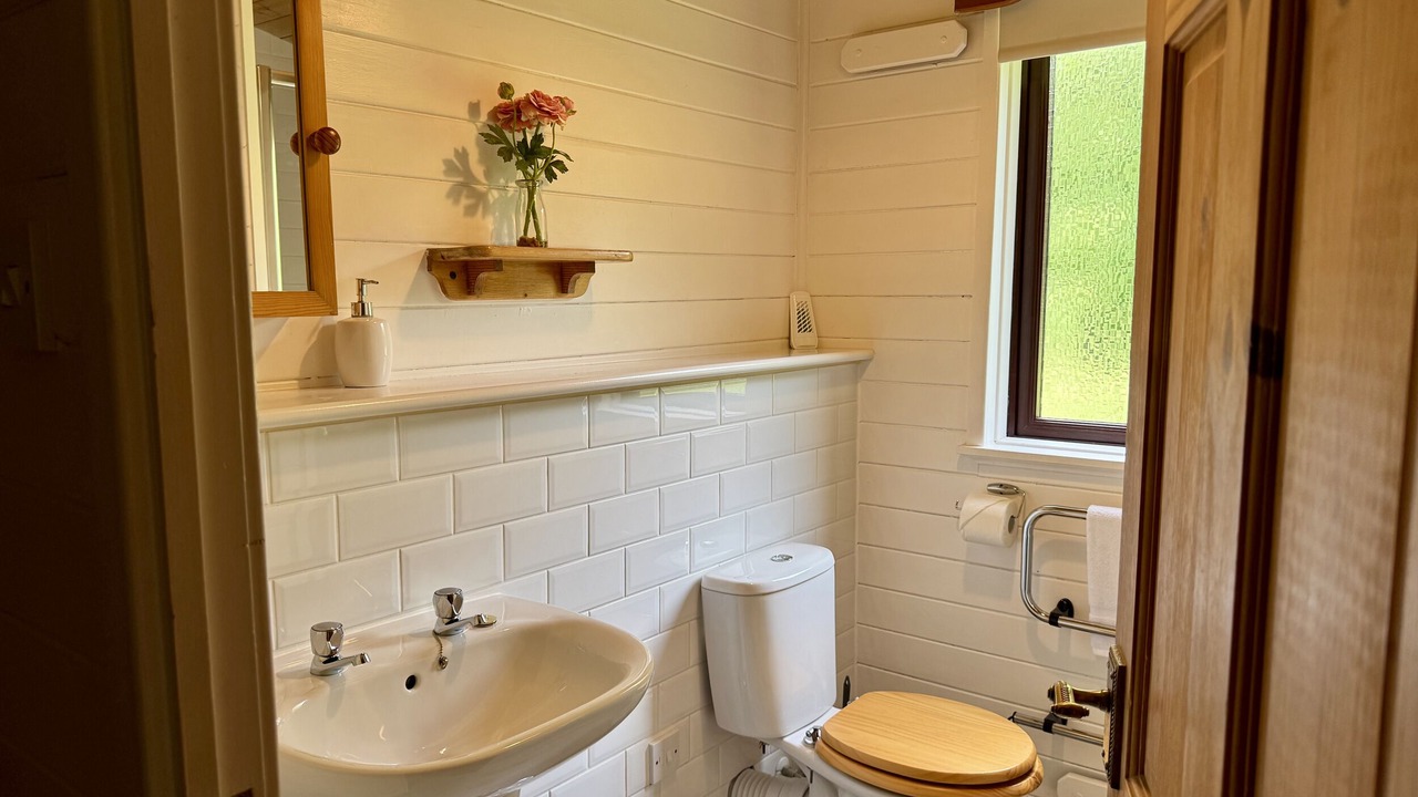 Photo of Bathroom in Helford Passage