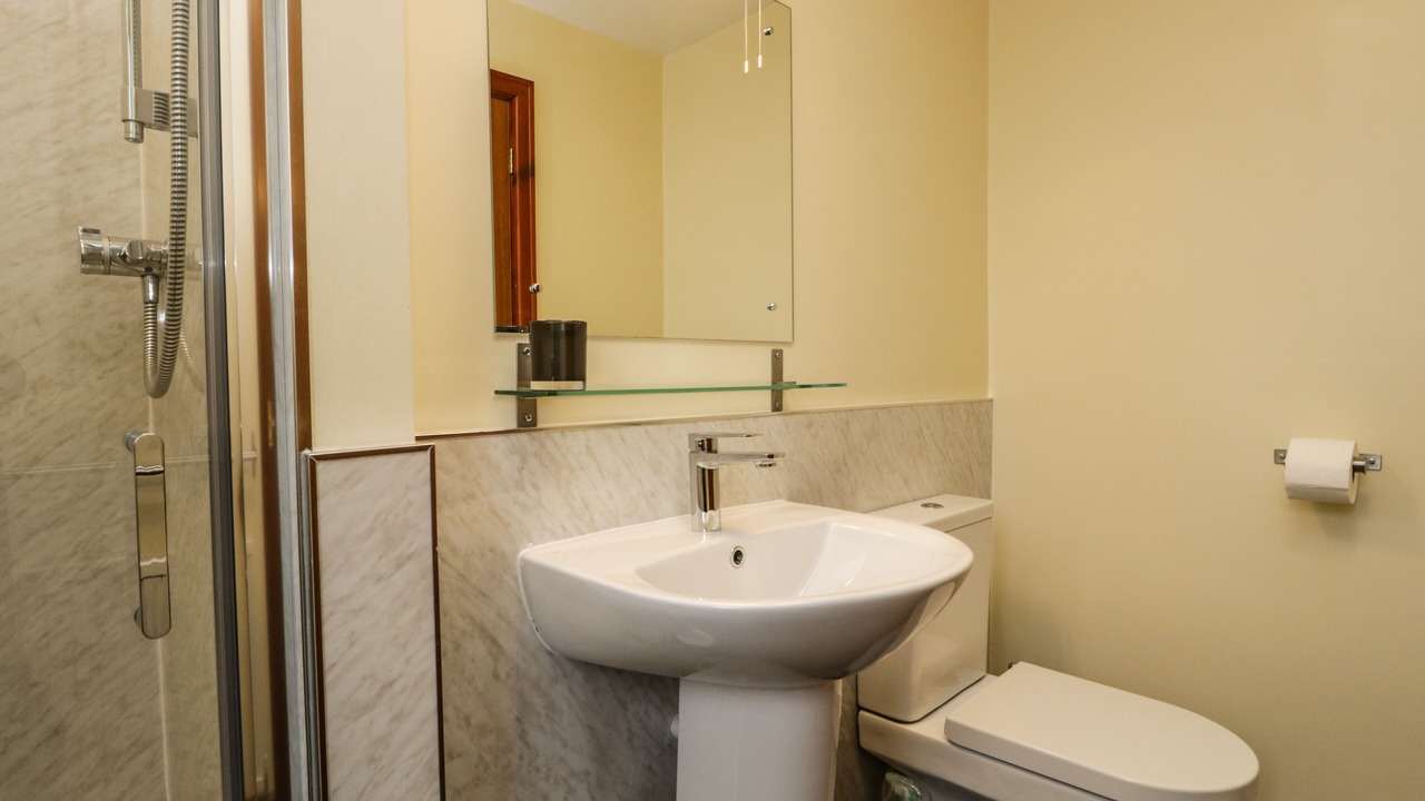 Photo of Bathroom in Torver