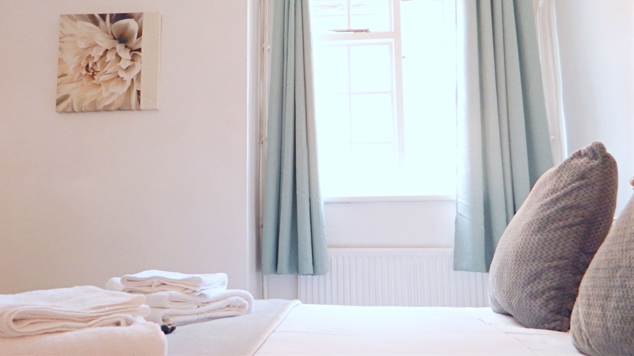 Photo of Bedroom in Warwick Town Centre