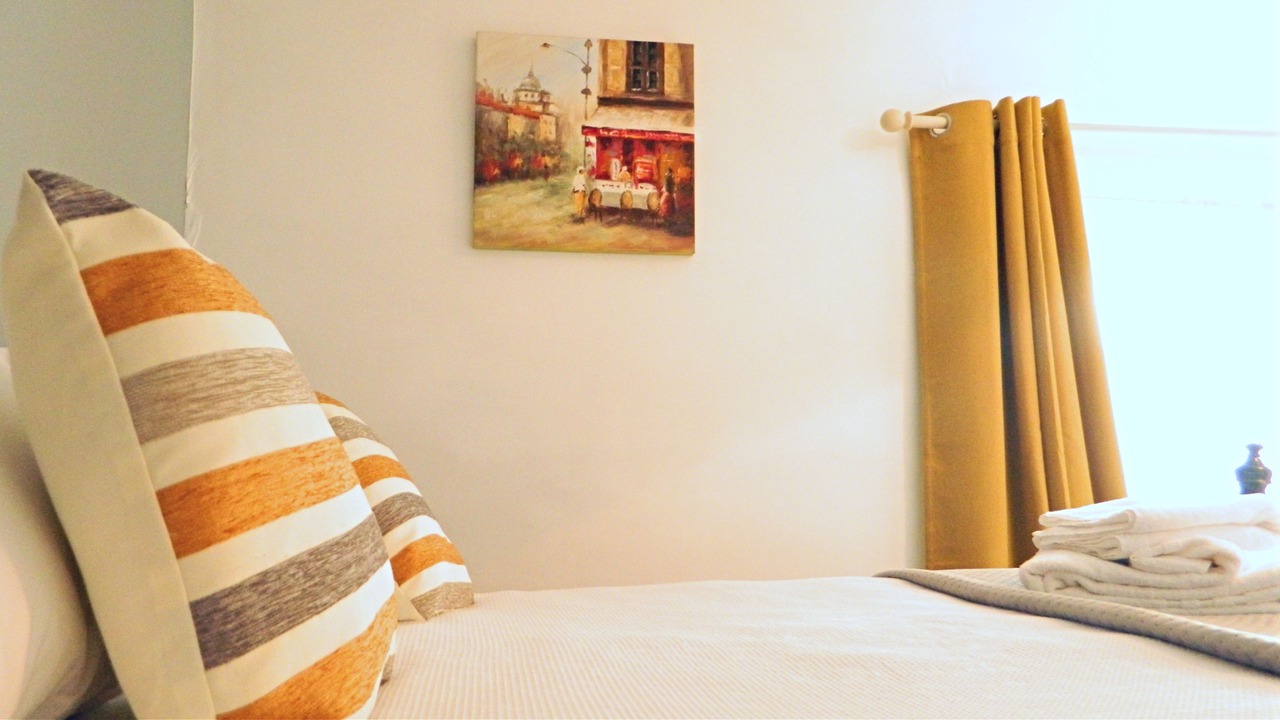 Photo of Bedroom in Warwick Town Centre