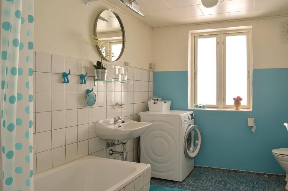 Photo of Bathroom in Asaa