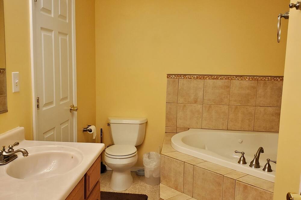 Photo of Bathroom in Edray