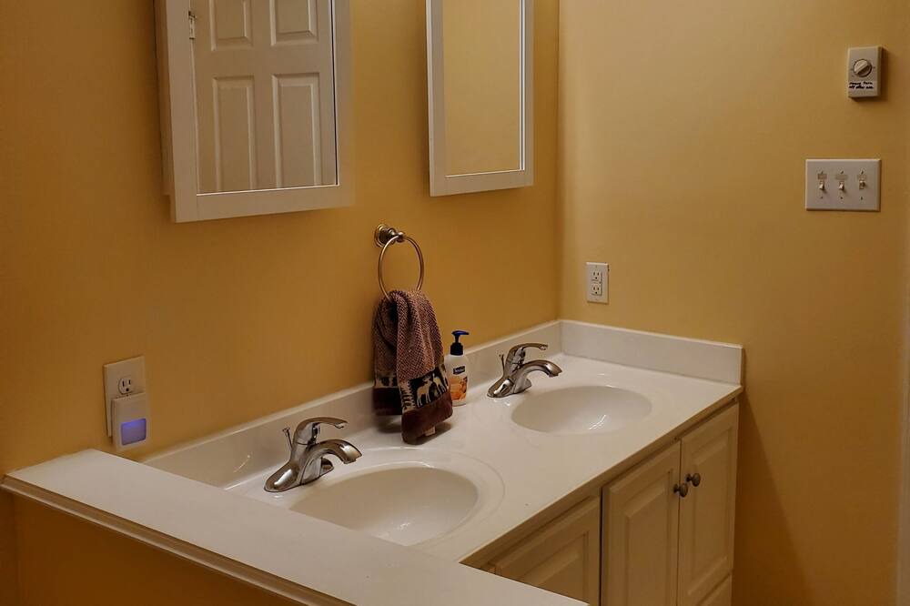 Photo of Bathroom in Edray