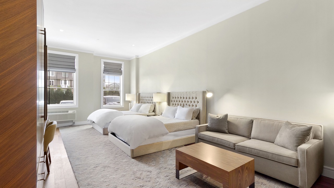 Photo of Bedroom in East Garden City