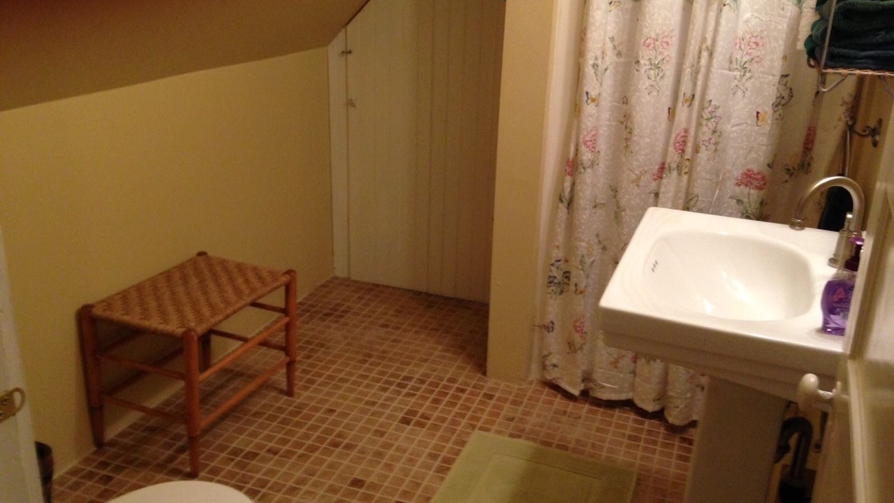 Photo of Bathroom in Lee