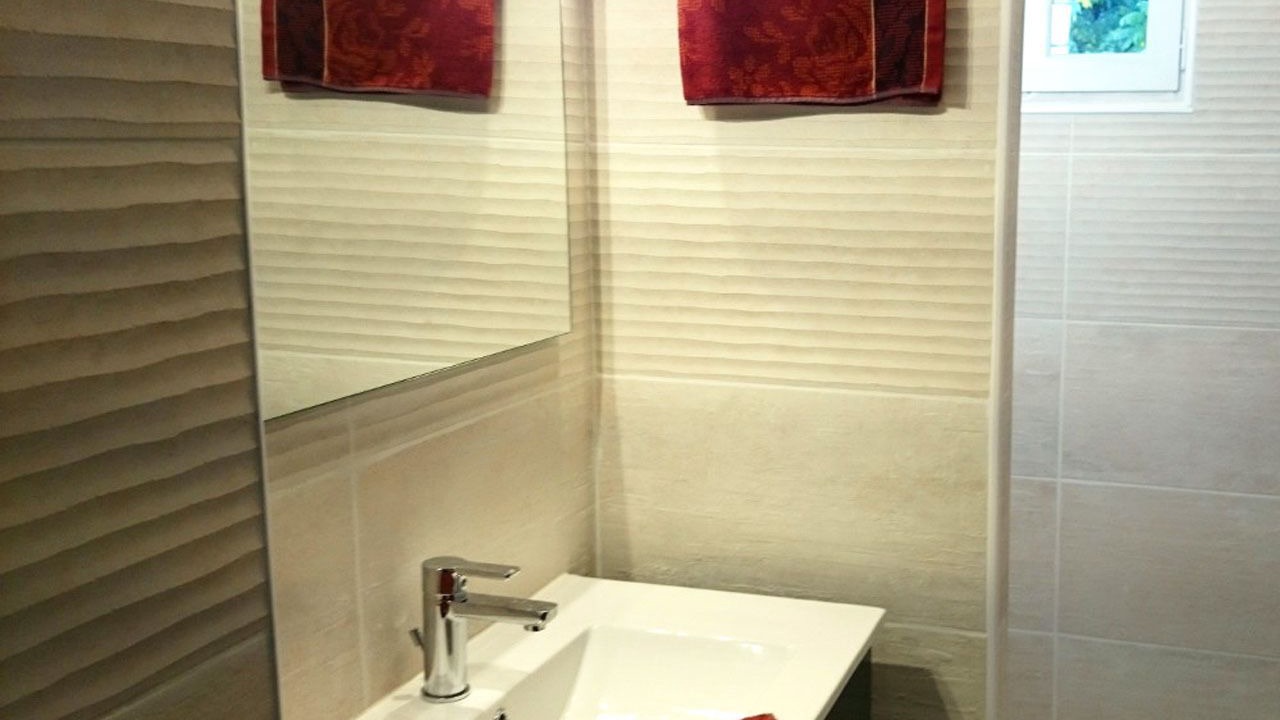 Photo of Bathroom in Gares