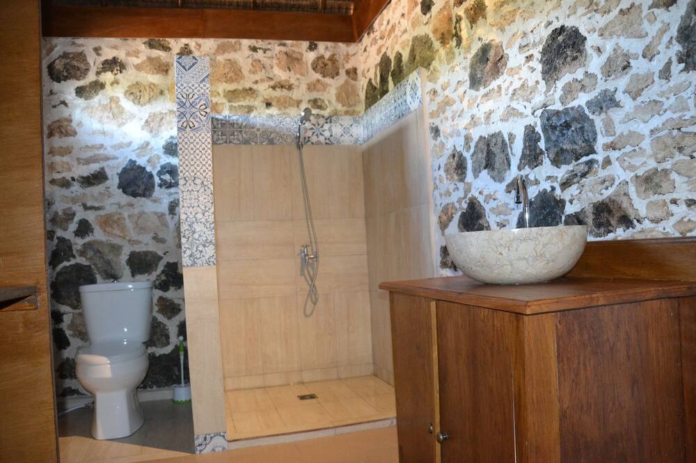 Photo of Bathroom in Tapil