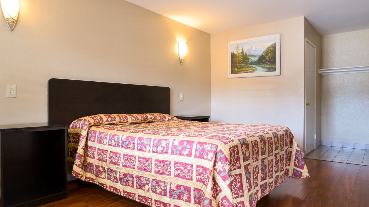 Photo of Bedroom in Walnut Valley