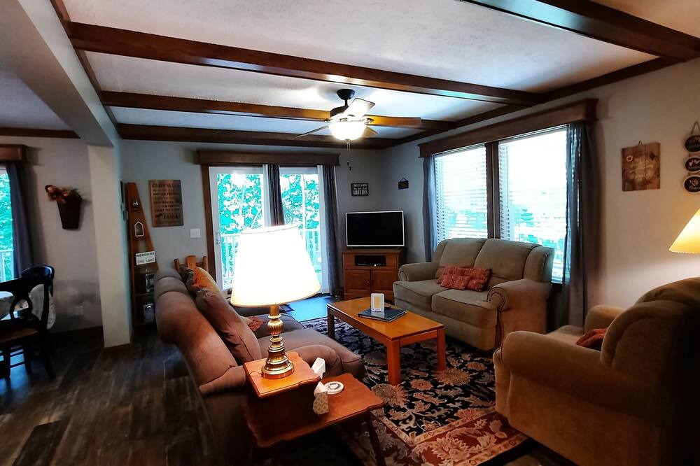 Photo of Livingroom in Pittsville