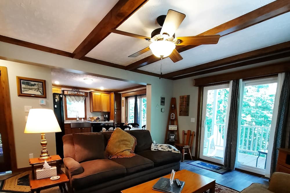 Photo of Livingroom in Pittsville