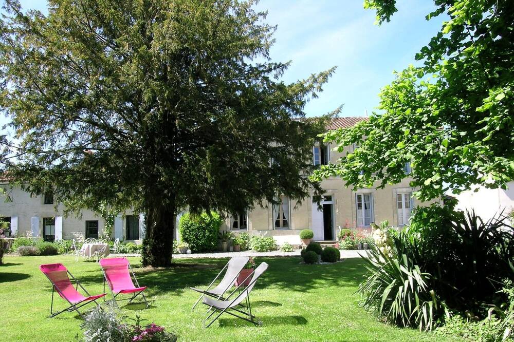 Photo of Outdoor in Saint-Saturnin-du-Bois