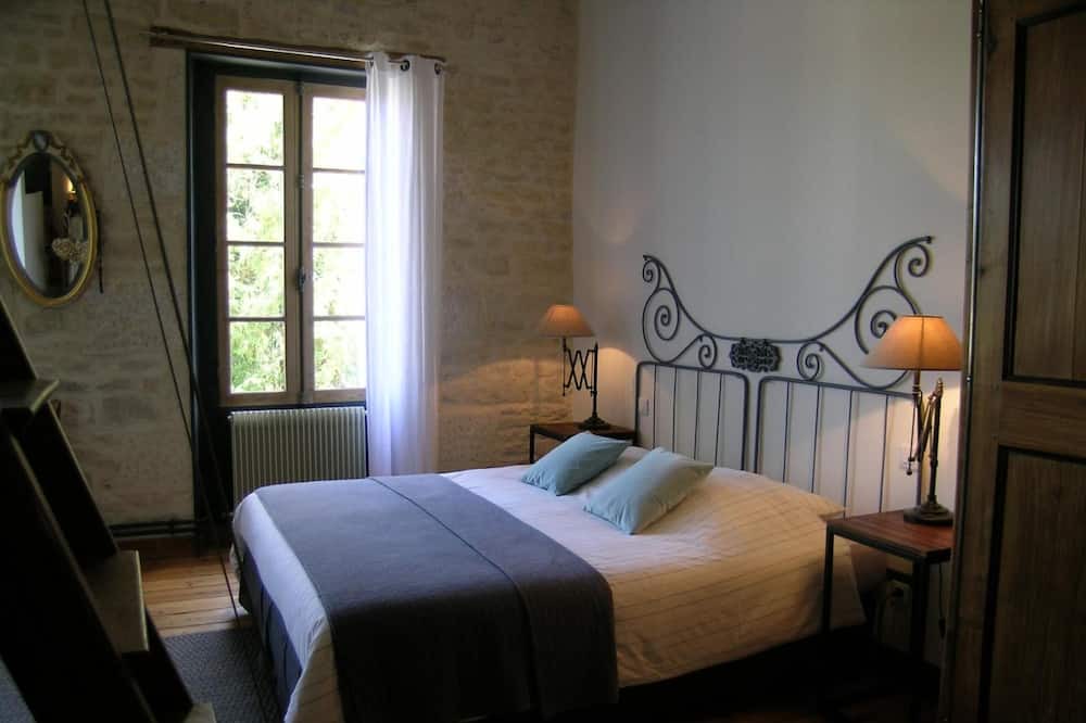 Photo of Bedroom in Saint-Saturnin-du-Bois