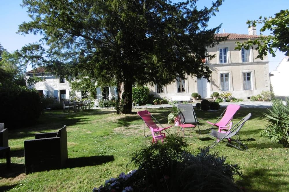 Photo of Outdoor in Saint-Saturnin-du-Bois