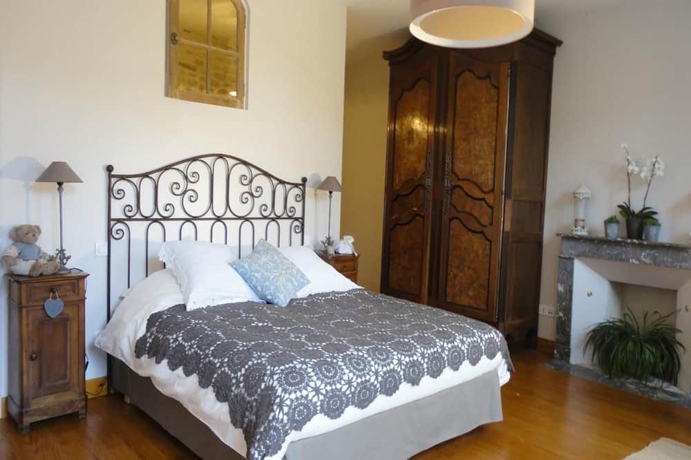 Photo of Bedroom in Saint-Saturnin-du-Bois