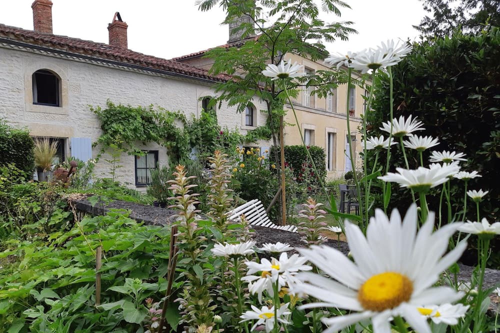 Photo of Outdoor in Saint-Saturnin-du-Bois
