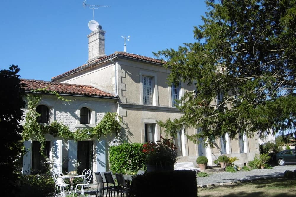 Photo of Outdoor in Saint-Saturnin-du-Bois