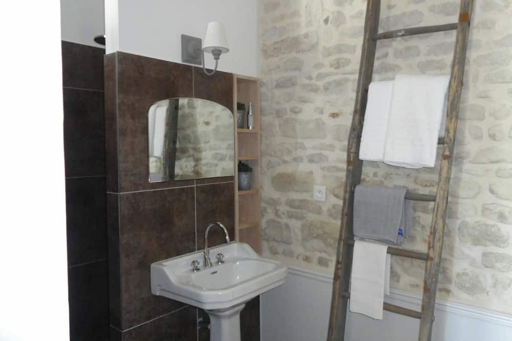 Photo of Bathroom in Saint-Saturnin-du-Bois