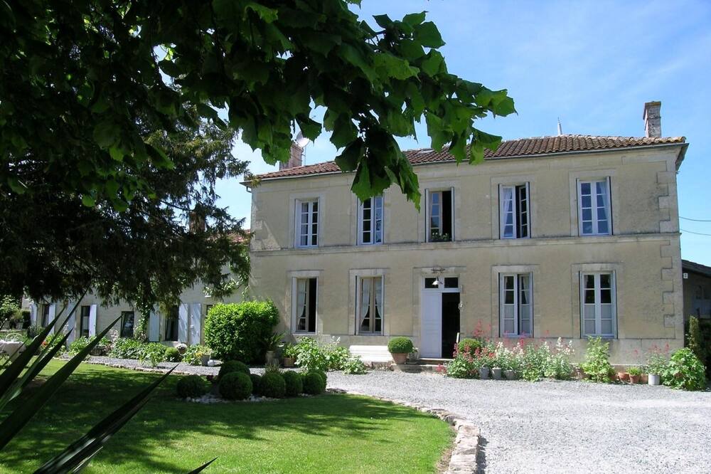 Photo of Outdoor in Saint-Saturnin-du-Bois