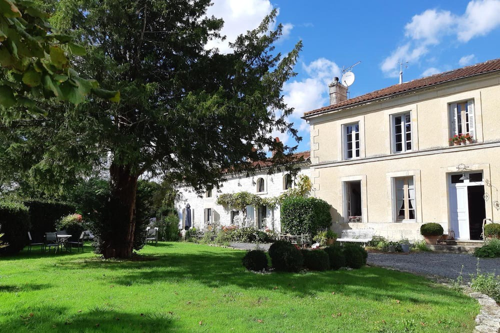 Photo of Outdoor in Saint-Saturnin-du-Bois