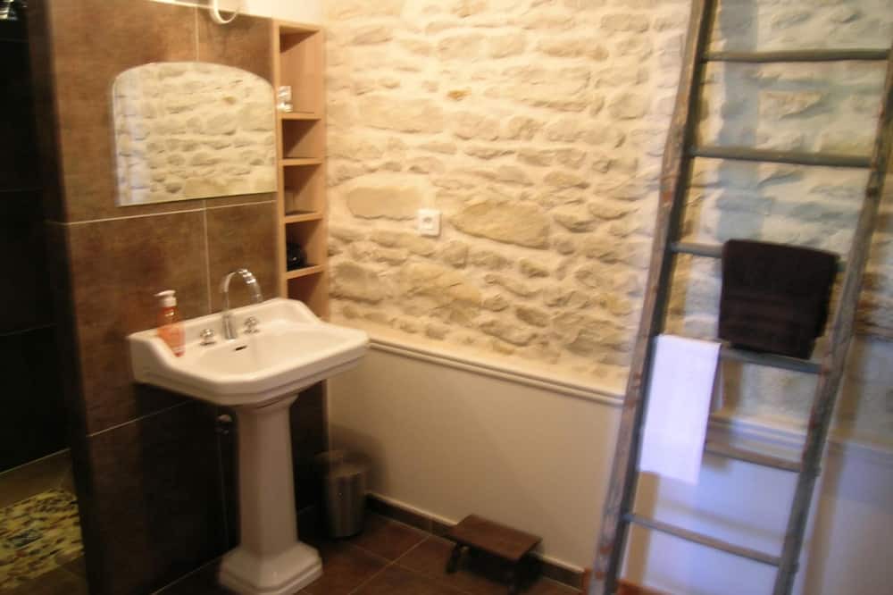 Photo of Bathroom in Saint-Saturnin-du-Bois