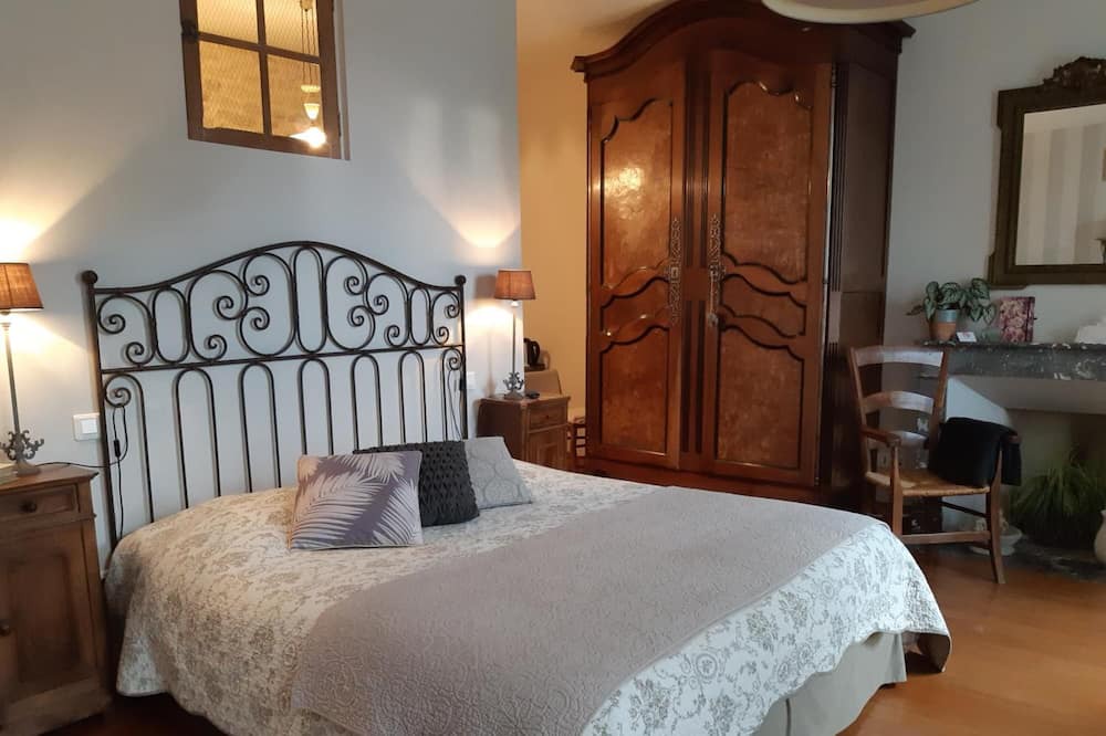 Photo of Bedroom in Saint-Saturnin-du-Bois