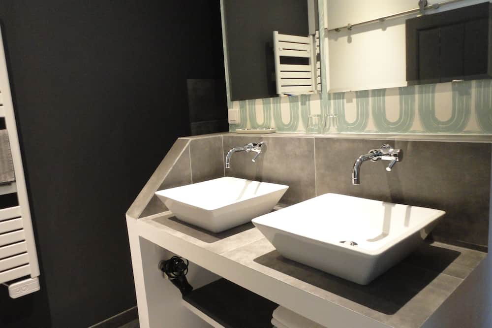 Photo of Bathroom in Saint-Saturnin-du-Bois