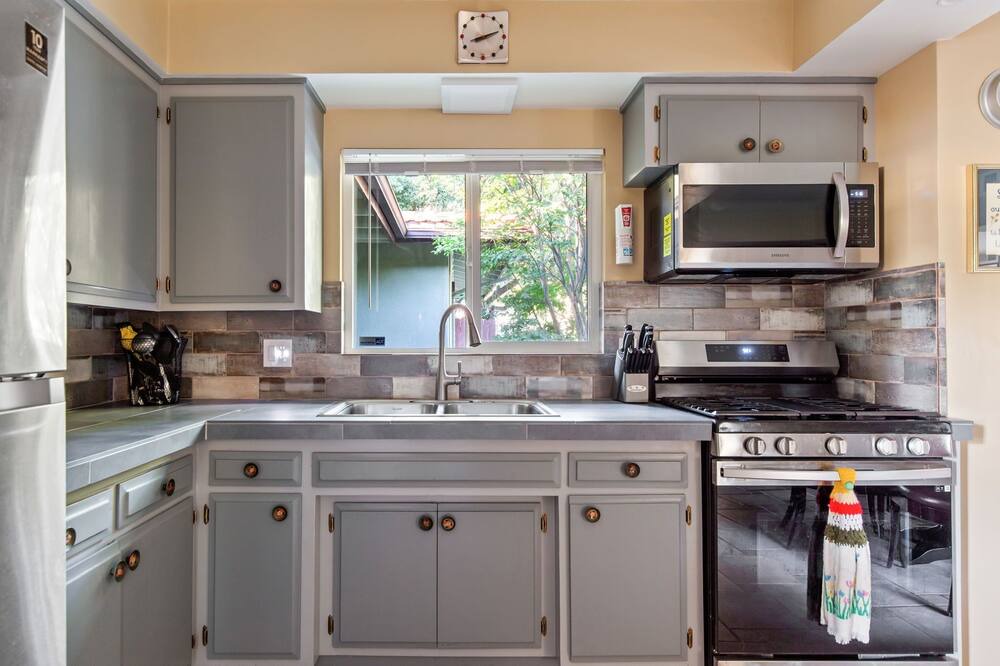 Photo of Kitchen in Altadena