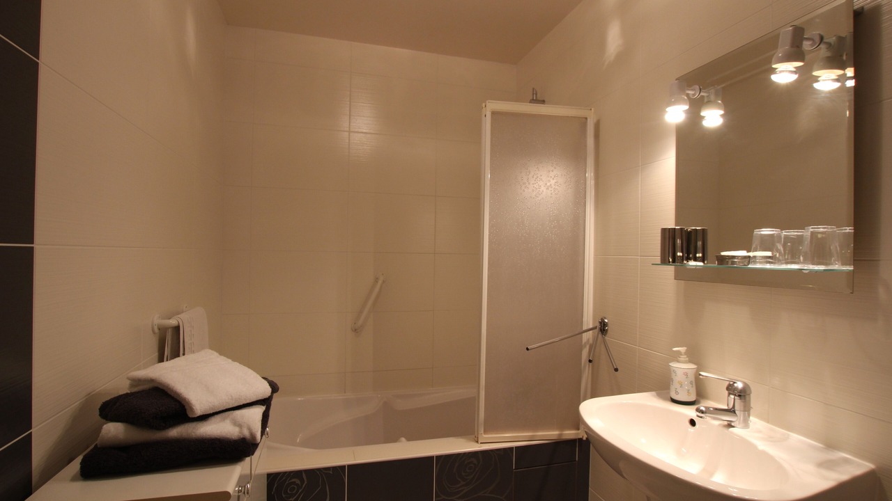 Photo of Bathroom in Lay-Lamidou