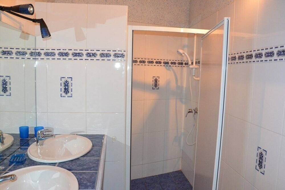 Photo of Bathroom in Camparan