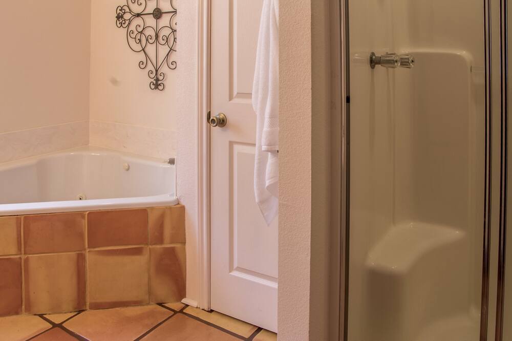 Photo of Bathroom in Malakoff