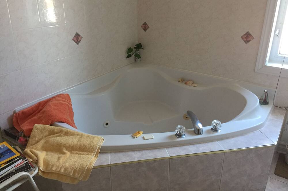 Photo of Bathroom in LaSalle
