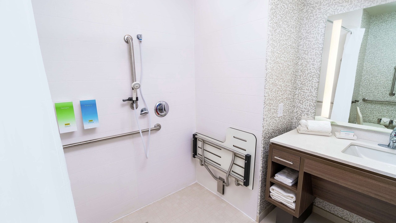 Photo of Bathroom in Far North Central