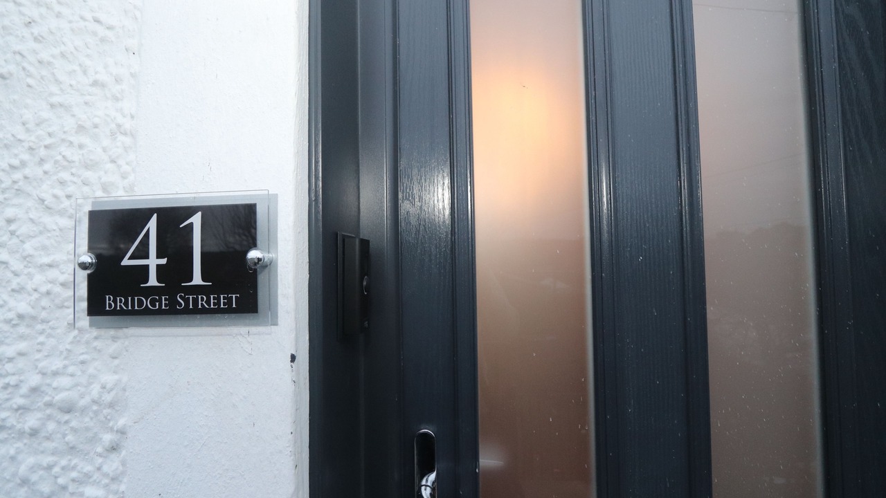 Photo of Outdoor in Dollar