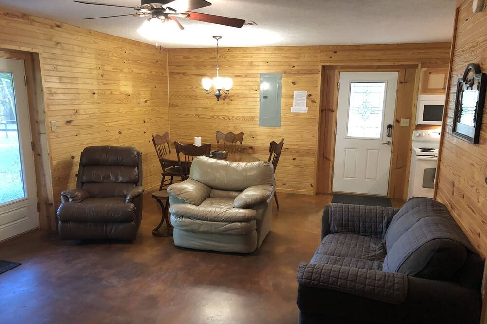 Photo of Livingroom in Zavalla