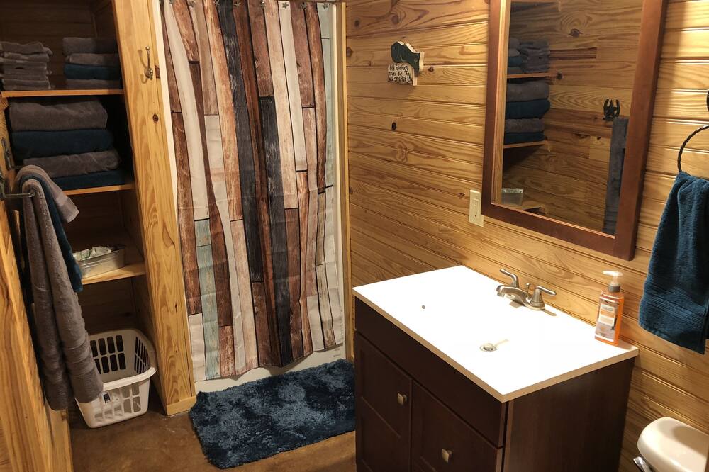 Photo of Bathroom in Zavalla